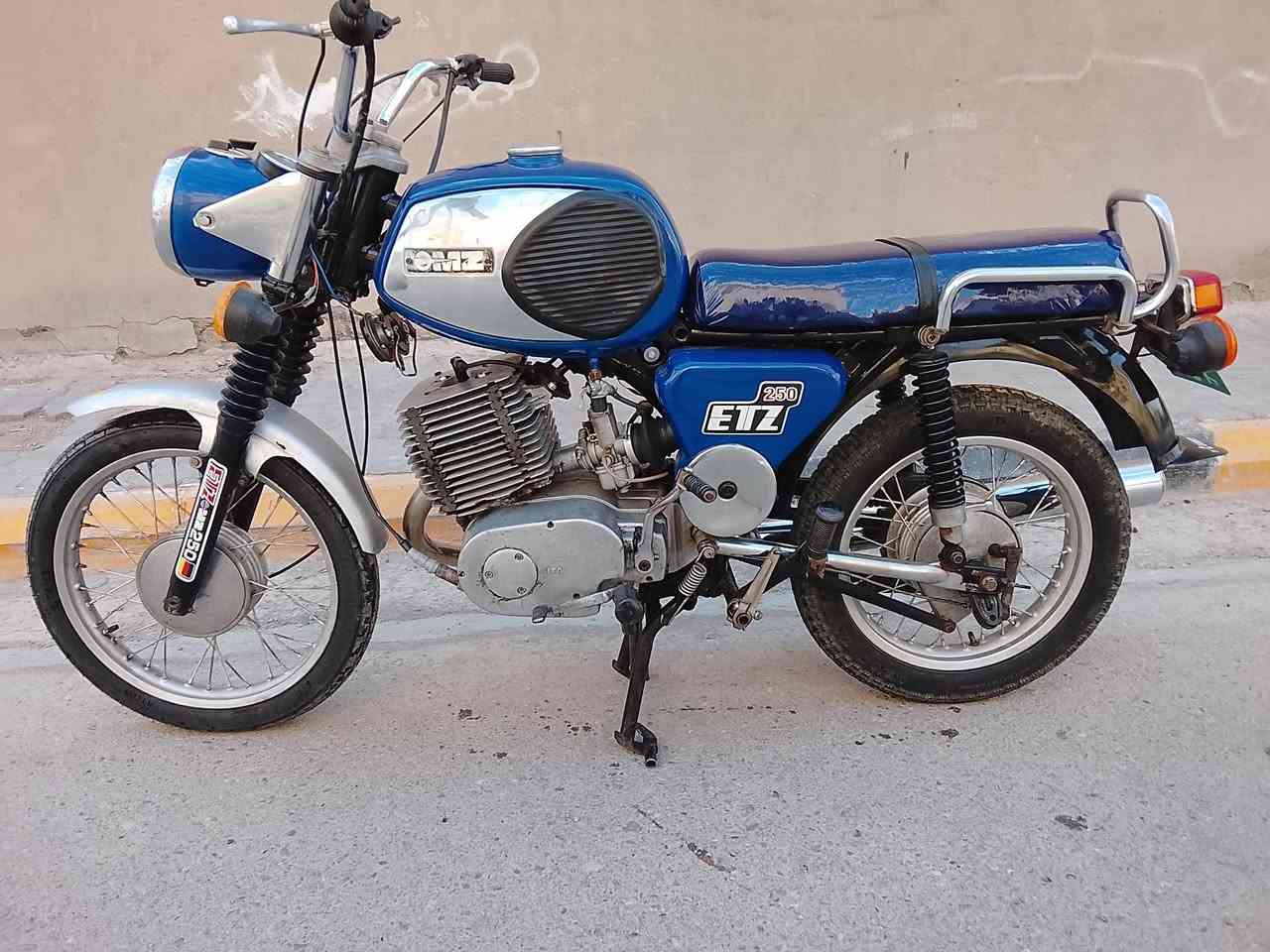 السلام عليكم 81MZمكينة مال82دراجة نضيفة ومناسبة كهرباءيات كاملة تخم تاير اليوم شادة السعر 750 سعرمال ايراني مكاني نعمانية ***********
