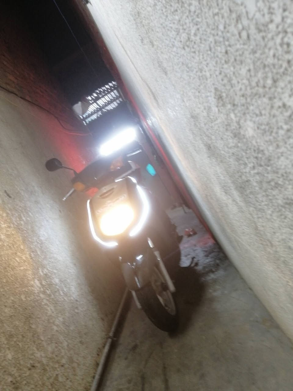 سلام عليكم دراجه سكنز نثيه ١٤٠ سرعته امبدل زنجيل بيه كهرباأيات كله شغاله نكره سلف باتري جديد تايرات زوج جداد كنرات كلهن اصليات عنواني بغداد الشعله قرب مطعم جكن دي ***********

