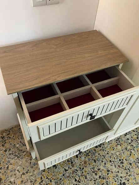 السلام عليكم
مكلف ب النشر غرفه نوم جديده مستعمله شهرين فقط غرفه حلوه وقويه وخشب وشغل درجه اولى الغرفه عشر قطع صيني الكنتور ثلاث خانات الخانه الرابعه مفصوله يعني تكدر اتخليهه ابغير مكان الغرفه جديده شخط مابيهه
السعر 2 مليون وبيها مجال
بغد الحريه _ دور نواب الضباط
للتفاصيل اكثر اتصل ع الرقم ***********
