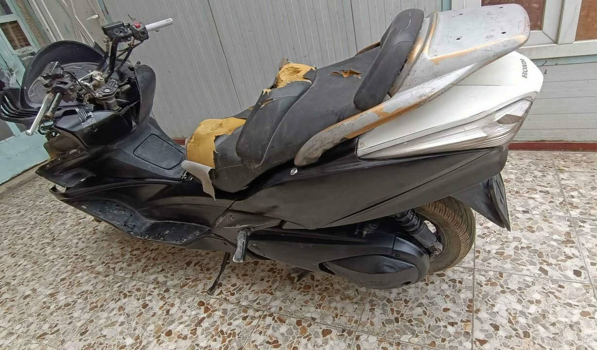 سلام عليكم سلفر جيتي 400 طافيه بيع كوم حديد مشغول عنها سعر  للتواصل وتساب ***********
