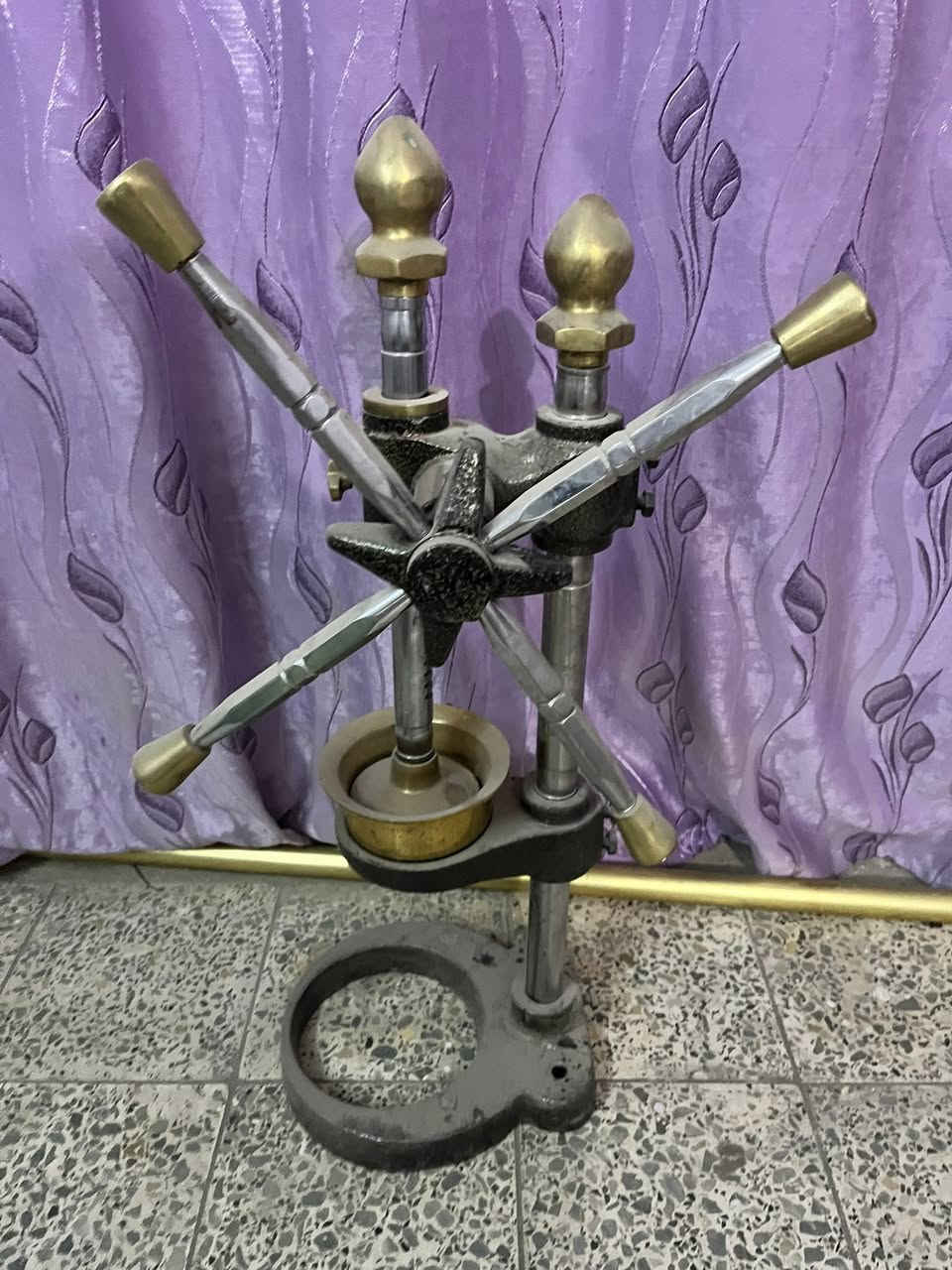 معصارة نحاس اصلي اخذتهة ٢٦٠ الف 
رايدهة ب ٢٠٠ الف جديدة غير مستخدمة 
رقمي ***********
المكان بغداد الدورة
