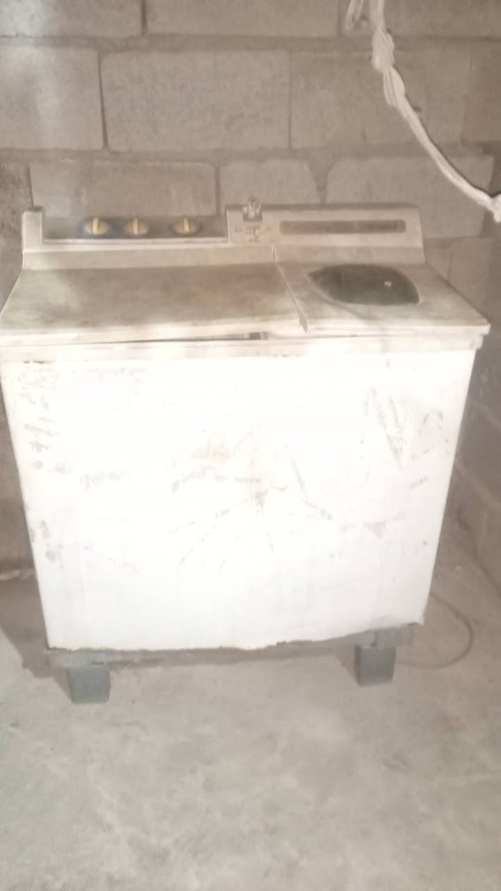 غساله هيتاشي للبيع شغال بس الغسل وتنشيف يرادله تصليه ومن جوه يرادله ترتيب الكفر سعرها ٢٥ اوبيها مجال ***********
