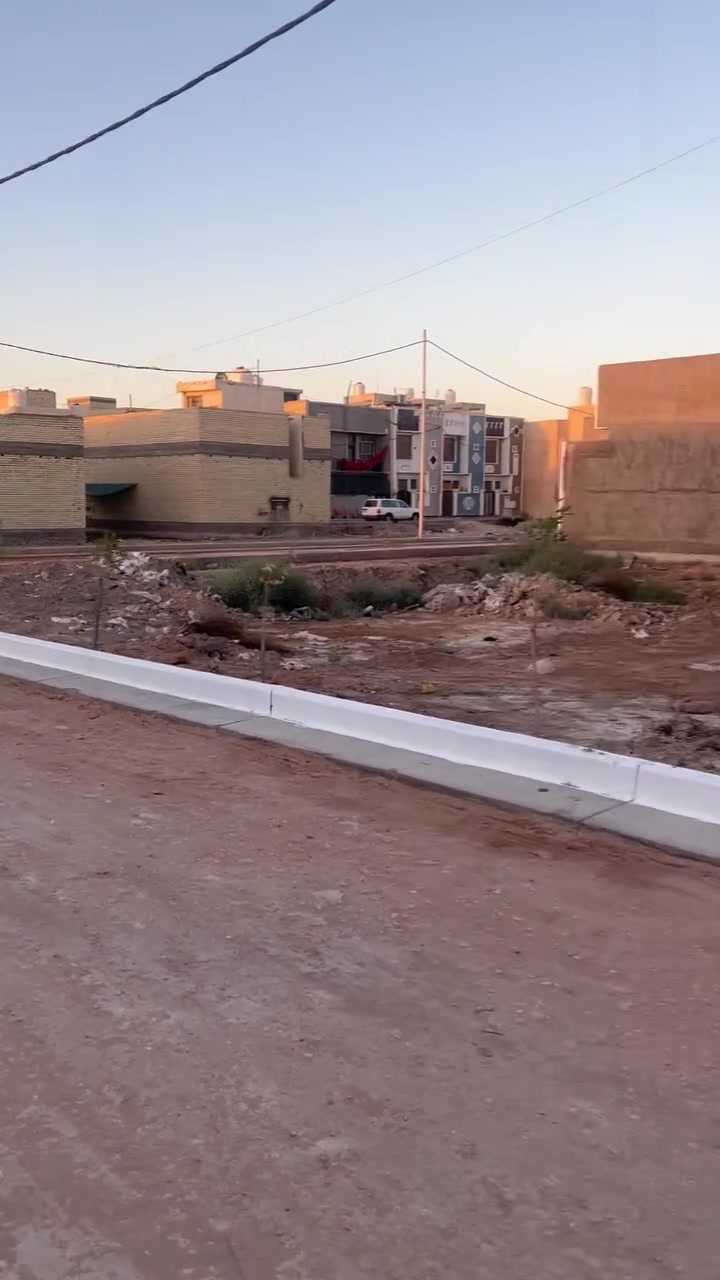 قطعه ارض للبيع ٢٠٠متر او ١٠٠ متر حسب الطلب المكان كربلاء قنطره السلام مجمع احمد داخل يبعد عن الامام كيلو ونصف جنس الأرض طابو سند ٢٥ يصلح حسينيه او سكن الأرض ركن 
للاستفسار الاتصال على ***********
