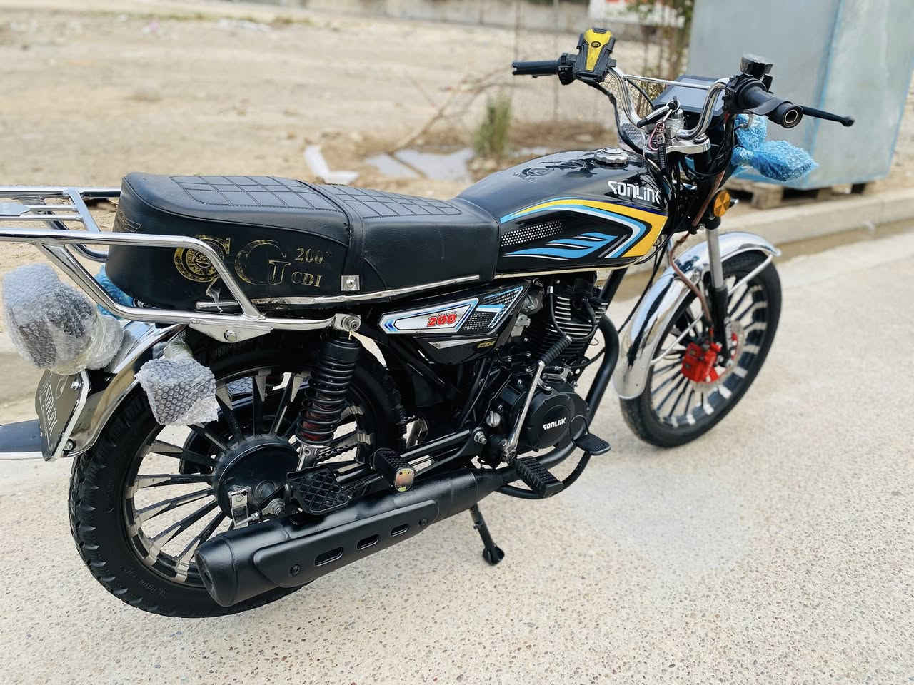 دراجه للبيع
سلام عليكم دراجه موديل 2025 مكينه 200 سيسي 
أوراق موجود دراجه جاهزه ما بيها نقص كله شغال 
شاشه اشاير لايت سلف هندر كله شغال 

المكينه كفاله عامه ما مفتوحه??

السعر 750 وبيها مجال 

عنوان بغداد 

***********
