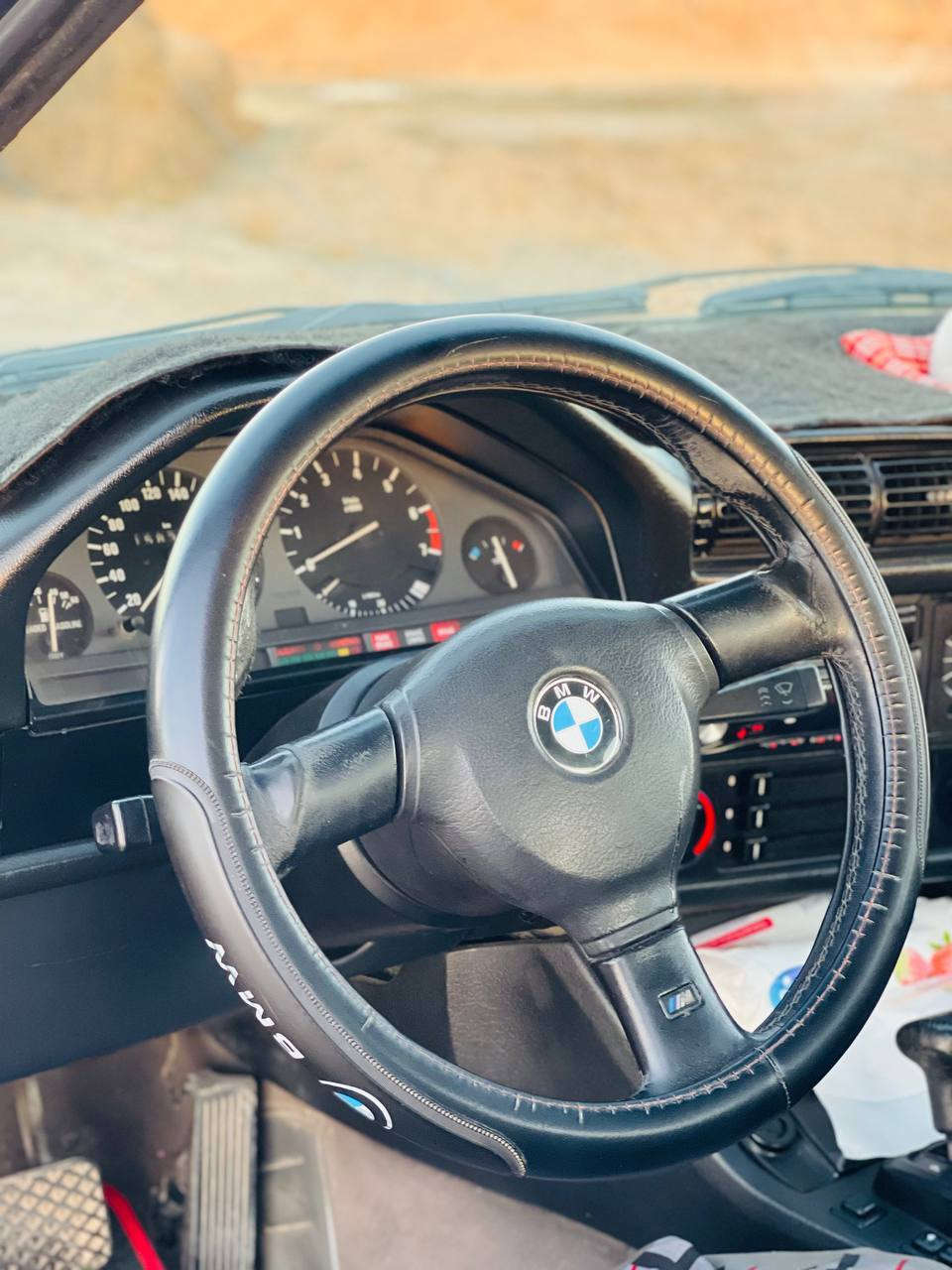 السلام عليكم
للبيع E30 .BMW (زعره) 
الموديل : 1991
الرقم : بغداد الماني بأسمي  
الوارد : يابان (مفتوح) 
حجم : 325
كير : اوتماتيك 
محرك : 2500 
جام كهرباء 
ويل BBS 
السيارة صبغ عام بدون ضربه بيها جامرلغ امامي ايمن جارد فقط 
مكينه كير نشطة . 
السياره نظيفة ونصبتها حلوه 
السعر . 55 ورقة 
مكانها ديالى/ الخالص 
للأستفسار ***********
