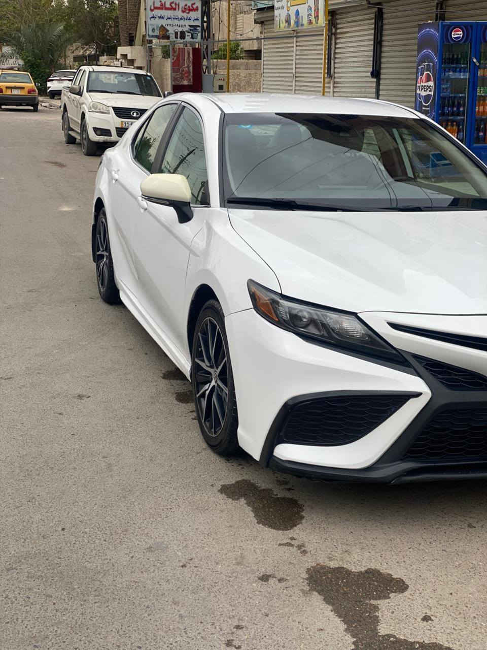 كامري 2023 SE للبيع وارد امريكي 
 بجم كبس 
هايبرد رقم بغداد تحويل مباشر 
الداخل  لونين 
مواصفات الـ SE
1- كشنات جلد 
2- تحكم استيرن
3- كامره خلفيه 
4- كشن تحكم كهربائي
5- مري تحكم كهربائي

السعر 180  وبي مجال
مكان السياره بغداد العامرية 
للاستفسار‬   ***********
