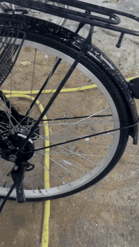 سلام عليكم بايسكل البيع نضيف كدامكم 150 وبي مجال مراسله على رقم ***********
