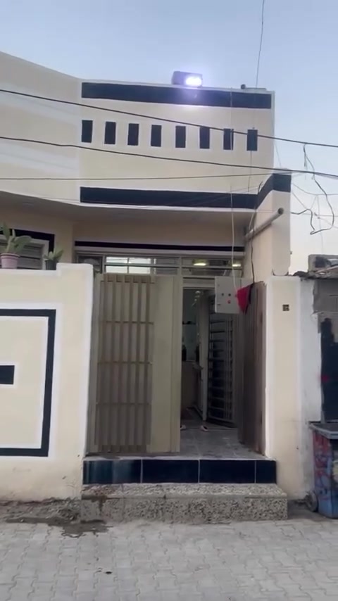 بيت لبيع شعب حي البساتين قرب سواق دنيه مساحه ١٠٠ متر سعر ٦٥ هذه صحب لبيت ***********
