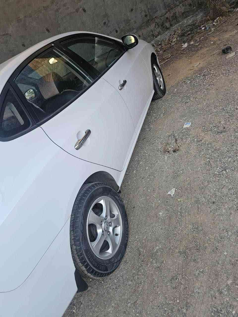 هونداي النترا موديل 2011 رقم بغداد 
محرك كير مكفولات 
بيه باب مبدل فقط 
محرك 2000 
مواصفاته فتحة ويل كب 
السعر 12300 يعني 123 ورقة وبيه مجال بسيط 
الاستفسار عل الرقم 
*********** بي واتساب بغداد, العراق
