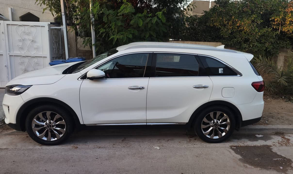 سورينتو 2020 خليجي
محرك 6 سلندر 2 ويل تبريد 3 قطع 7 راكب تحكم ستيرن كامل صندوق كهرباء كشنات امامي كهرباء شحن موبايل وايرليس وبصمات عدد 2 شاشة كبيره لمس كار بلي ماشيه 76 الف حقيقي وقابل للزياده وباقي المواصفات معروفه عدا البانوراما 
وياها هديه جادر مالتها والسياره مدوشمه بالكامل نفس الاصلي يعني كشناتها جديده بالاضافه دوسات حوضيه ( يعني داخلها كله جديد) 
بيها تبديل باب خلف السائق نفس الاصلي بالضبط وبيها سونار كامل من اشتريتها سويته 
سنويه وهزه قبل شهر سويتها
وبأسمي السياره تحويل ثاني يوم رقمها بغداد مكانها بغداد
سعرها 275 وبيها مجال بسيط جدا لان السياره نظيفه واستعمال قليل 
هاتف : *********** متوفر واتسب
