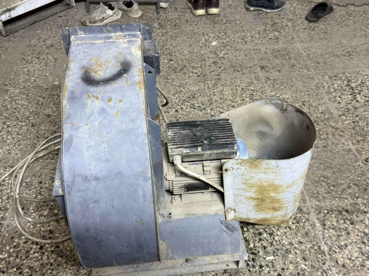 بلور سحب 3 حصان 
سنكل فيز يسحب 7 ونص امبير 
500 وبيه مجال 
بغداد الامين الثانية 
***********
