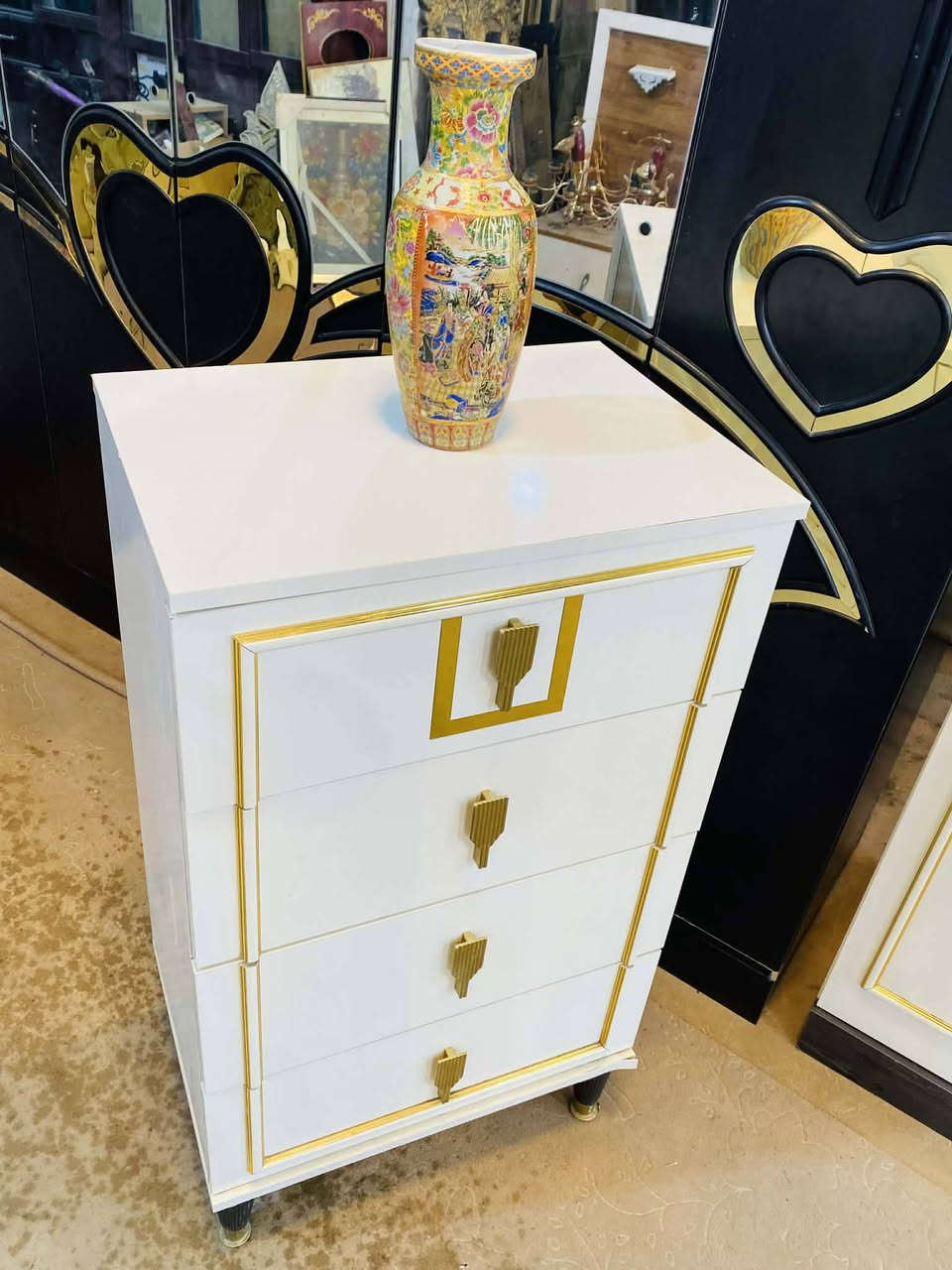 غرفة نوم تركي مستعمل 
تتكون من 👈 9 👈 قطع 
نضافة فول 💯/💯🥰
نضام ابوب 8 باب 
سرير مخزن 
السعر 👈950👈ألف فقط 
مع نقل وشد داخل بغداد مجاني


**إذا كنت صاحب هذا الإعلان وتريد حذفه لأي سبب، رجاءا أرسل رسالة إلى الدعم الفني**