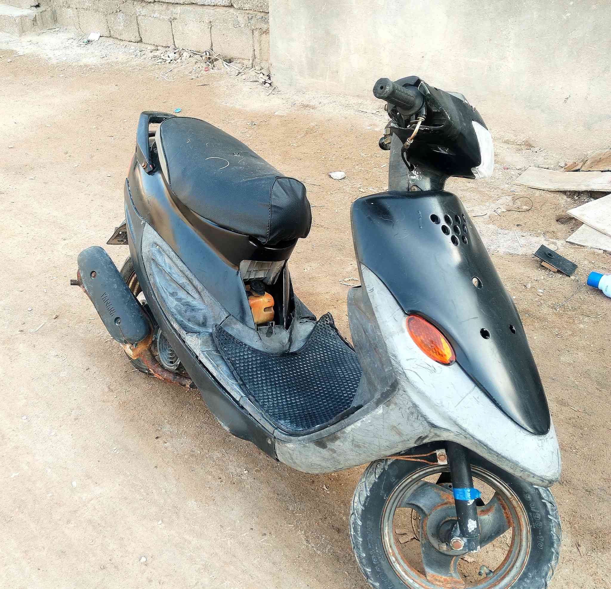 دراجة تسعة زروف سرعة 100 بلادي كهربائيات وسلف كلها شغال بس السلف عوزة شخاطة شرط الفحص مابيها اي نقص ثاني بس باتري سعره 220 وبيها مجال بسيط مكاني ابو الخصيب رقمي واتساب ***********
