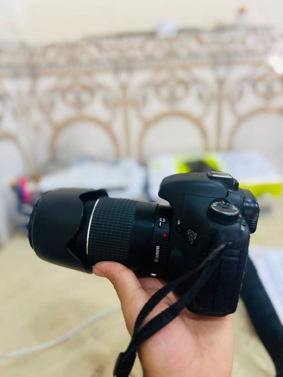للبيع كاميرا كانون Canon EOS 7D
كاميرا Canon EOS 7D بحالة ممتازة جداً، جاهزة للاستخدام مباشرة.
تجي ويا عدسة 75-300 الأصلية + جنطة + رام + بطارية 2 + توصالة نقل صور للموبايل.
مناسبة للتصوير الاحترافي، البورتريه، وتصوير الفيديو

المواصفات:

* عدسة Canon 75-300mm
* وياها جنطة
* رام
* بطارية
* توصالة نقل صور من الرام للموبايل
* حالة ممتازة والاستعمال قليل
* نظيفة جداً مع جنطة. 
السعر 600 وبي مجال شي قليل. 
للتواصل: ***********
