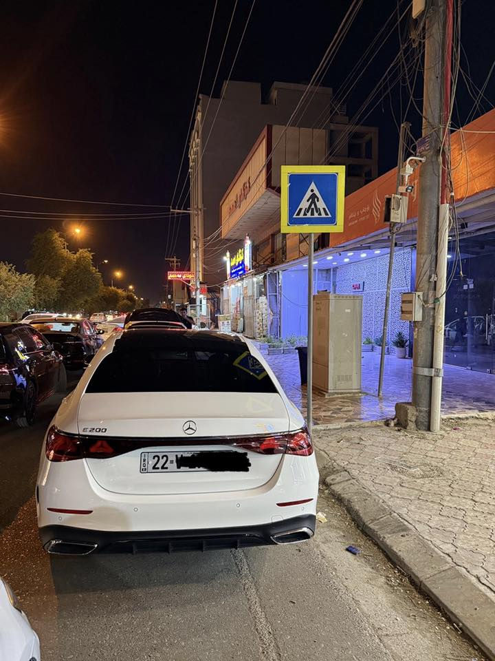 تحية طيبة ✋.                                                             مرسيدس بنز للبيع 
الفئة /E200
الموديل 2024
المنشأ الماني غير مسخدمة بل عراق
عليها كت كامل AMG 
رقم اربيل 
السيارة عليها تغليف كامل ppf مع الزجاجه الامامية
السيارة عليها تضليل بل سنوية
استخدام قليل جدا بوضع الوكالة 
ماشية 21,517km فقط
مكفولة من كل النواحي والسونار مرفق مع الصور
مواصفات السيارة فول الفول معروف المرسيدس
للاتصال 
***********
***********
