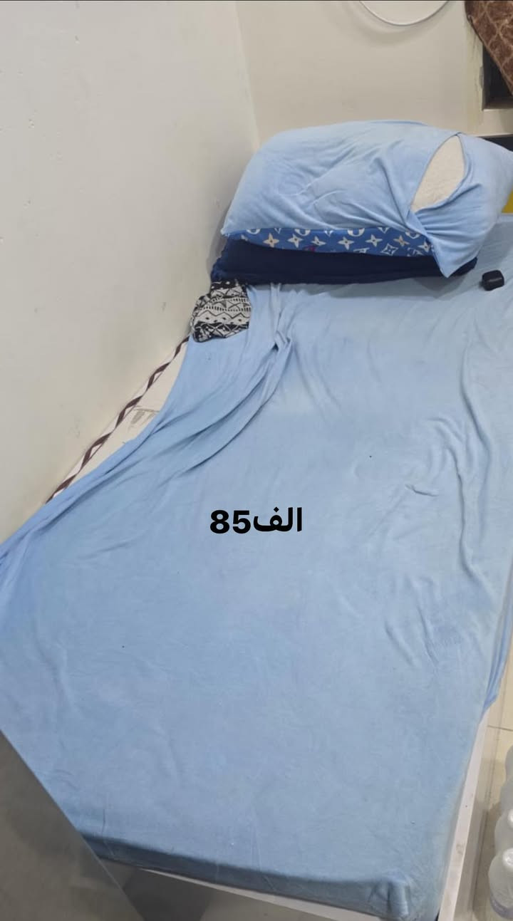 السلام وعليكم كونفيره وثلاجه و كنتور بابين و جربايه نفر واحد للبيع نضيفات جدال للتواصل ***********
