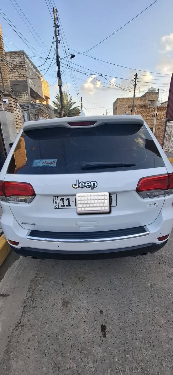 السلام عليكم
جيب كراند شيروكي 2019 خليجي وكالة هارلم
فول مواصفات 
سياره بيها جفيه مصبوغه عام محرك مفتوح 
سياره جاهزه رقم بغداد باسمي تحويل مباشر السعر 175 وبيها مجال 
***********
