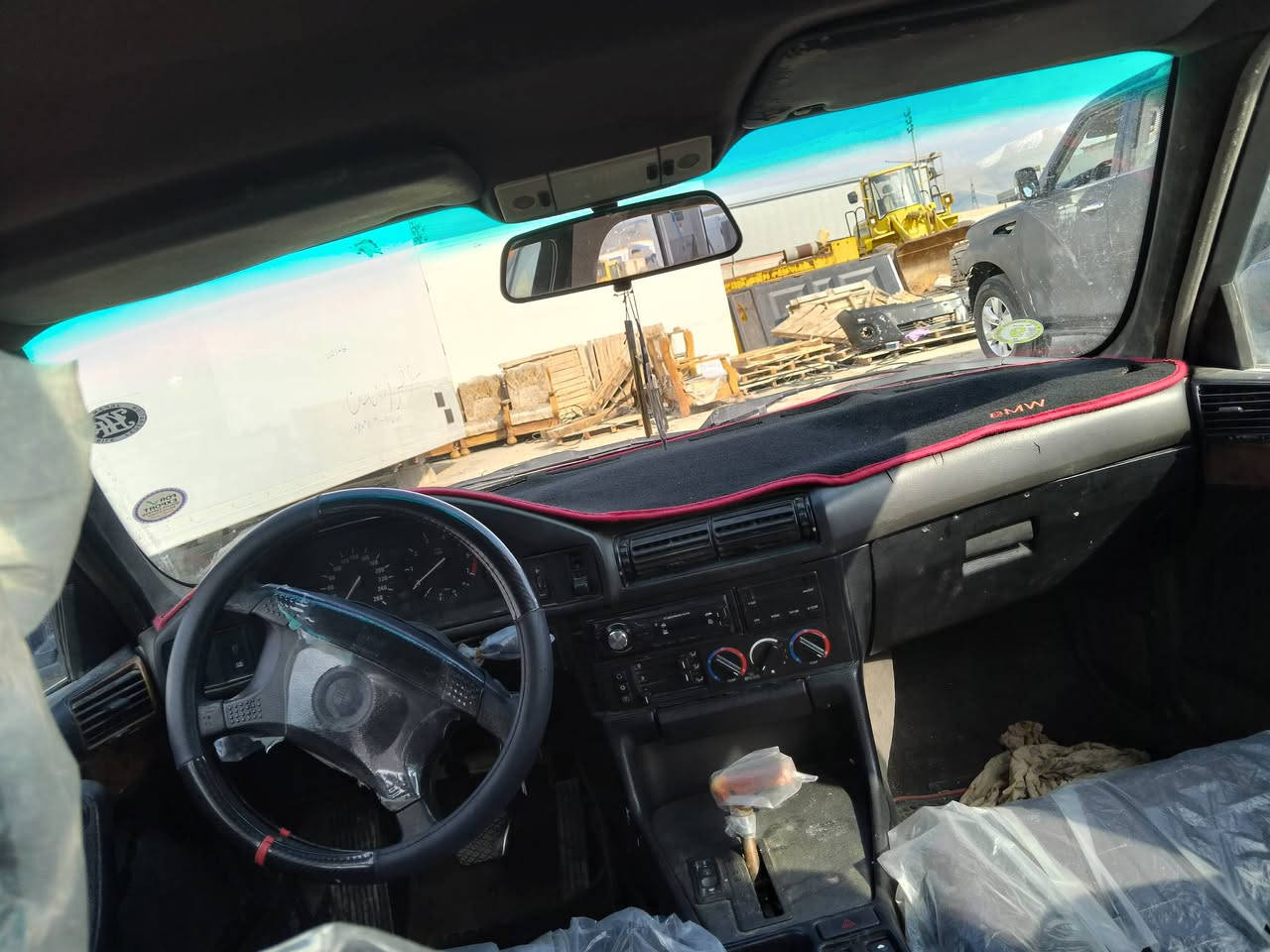 سلام عليكم بي أم 525 مسكر موديل 93 داخله هزة شرط التحويل غرامه 155 ألف گير ومكينة بشرط داخلها حلو جام 2 كهرباء سعرها 55 وبيها مجال العنوان سليمانية ***********
