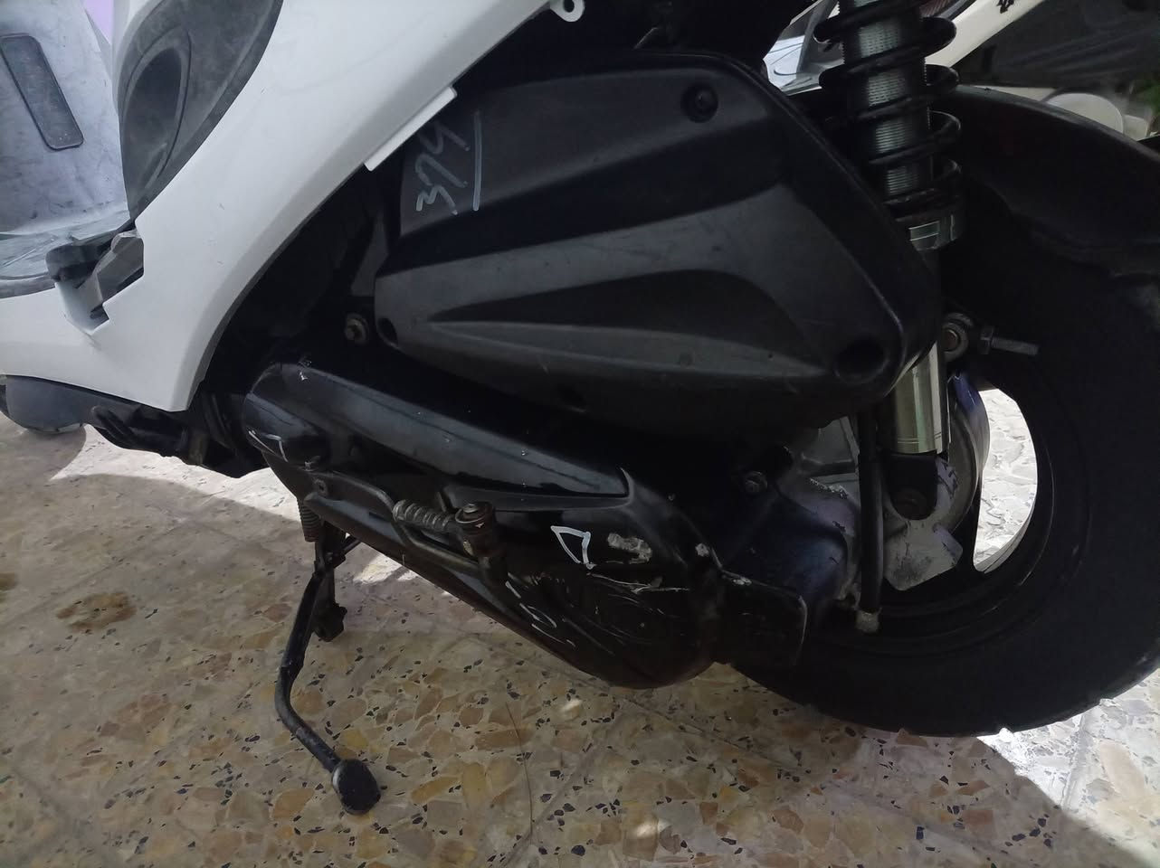 كامكو جي فور
دراجة حاوية نظيفة وحلوه
حديث 2014 مختوم على محرك
دراجة جاهزة من كلشيء
لايتات سكنات اشاير
عداد بانزين عداد كيلو متر عداد رون
لون ابيض كفراته اصلي ابو ختم
ممصبوغه جاي هيج من خارج بيه شخوطات قليلة
السعر 675 الف بيه مجال للشراي
مكاني النجف الاشرف ثورة العشرين شارع ابو صخير فرع مركز سلامي للاراكيل محل حسين العيساوي


**إذا كنت صاحب هذا الإعلان وتريد حذفه لأي سبب، رجاءا أرسل رسالة إلى الدعم الفني**