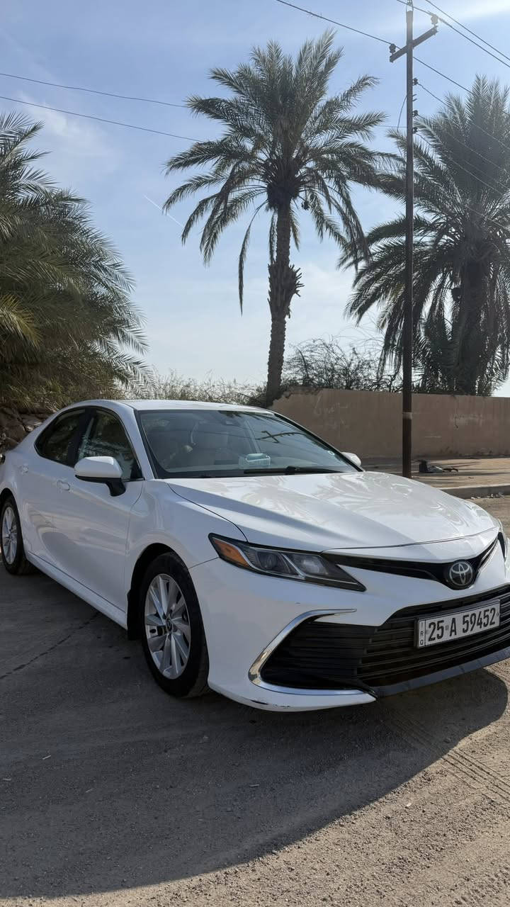 السلام عليكم 
تيوتا كامري 
لون ابيض 
سنويه جديده
موديل 2023
مواصفاتLE معروفه
تحكمات ستيرن 
كشن كهرباىي
ويل كروم 
شاشه + كامرا 
 شرط التحويل 
ضرر قطعتين (بنيد+جاملغ السايق )
مكان السياره صلاح الدين بيجي  
السعر  210  وبيها مجال للطيبين 
للأستفسار 
***********
                                                                     ***********
