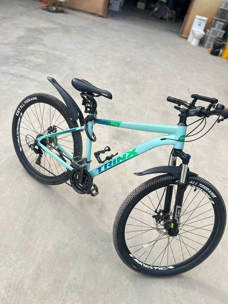 سلام عليكم بايسكل ايطالي مستخدم قليل جدا مكينه شومي حجم ٢٧  السعر٢٧٥٠ بيه مجال 
للاستفسار بغداد حي الانتصار  
***********
