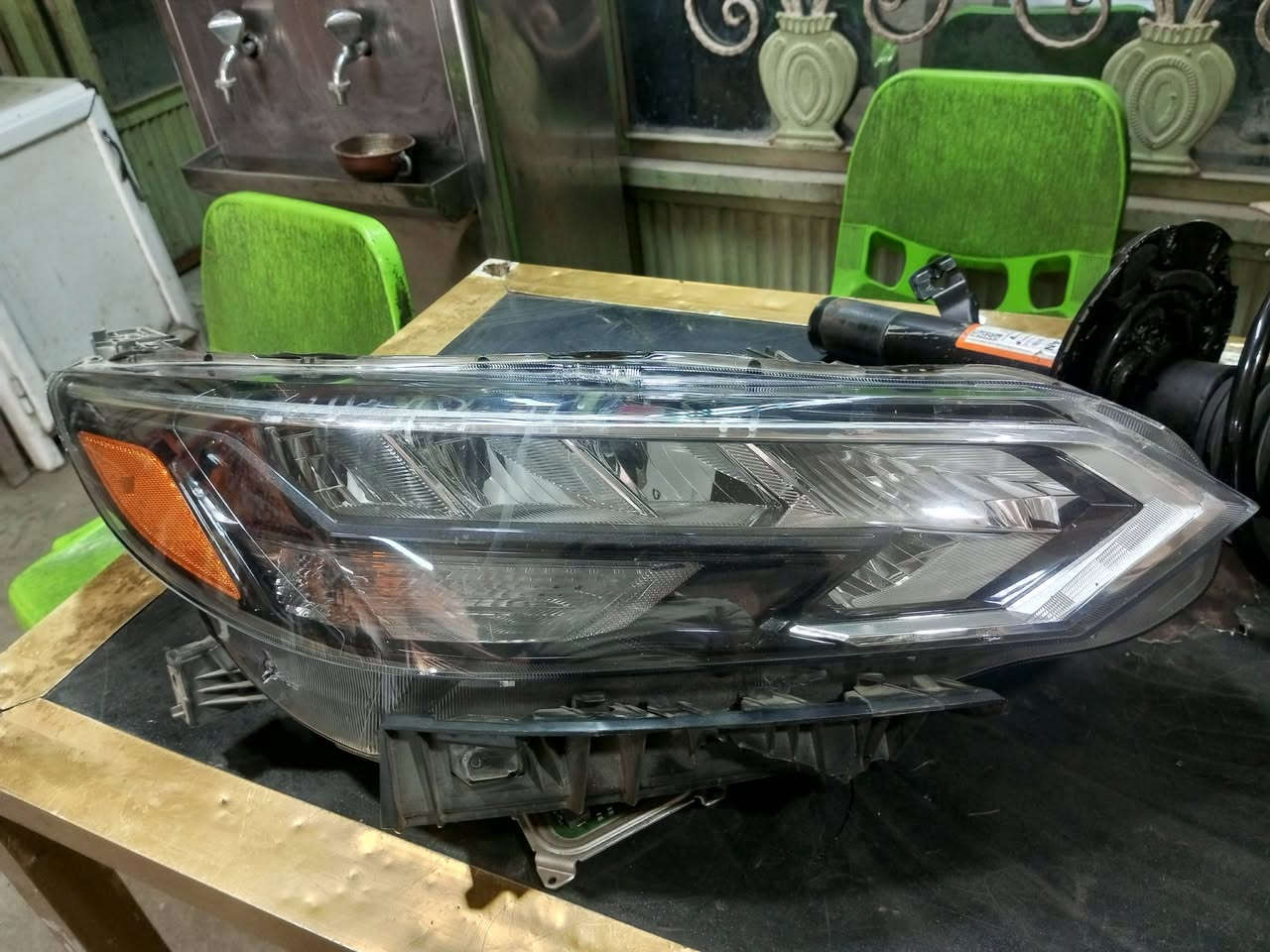 سلام عليكم
لايت ايمن   يرادله بس محوله اصلي مال SR
دبل امامي ايمن وعقل اكنشن سويج بصف عقل الكير مال سنترا 24 SR
الدبل 100الف 
العقل 300الف 
الاست 200الف 
بغداد ***********
