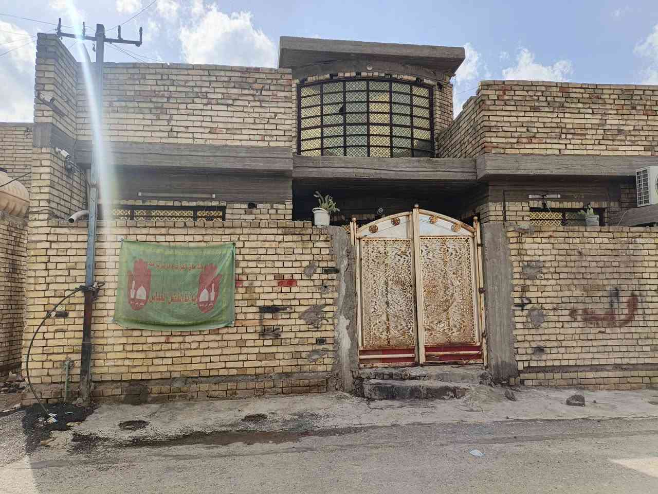 سلام عليكم هاذه البيت  مكان حي نصر مطقت حي دجله  البيع كامل  143 متر مربع الوجيه 11 ونزال 13 كامل كامله خدمات متوفره 85 وبي مجال اي سفسار *********** اوساب
