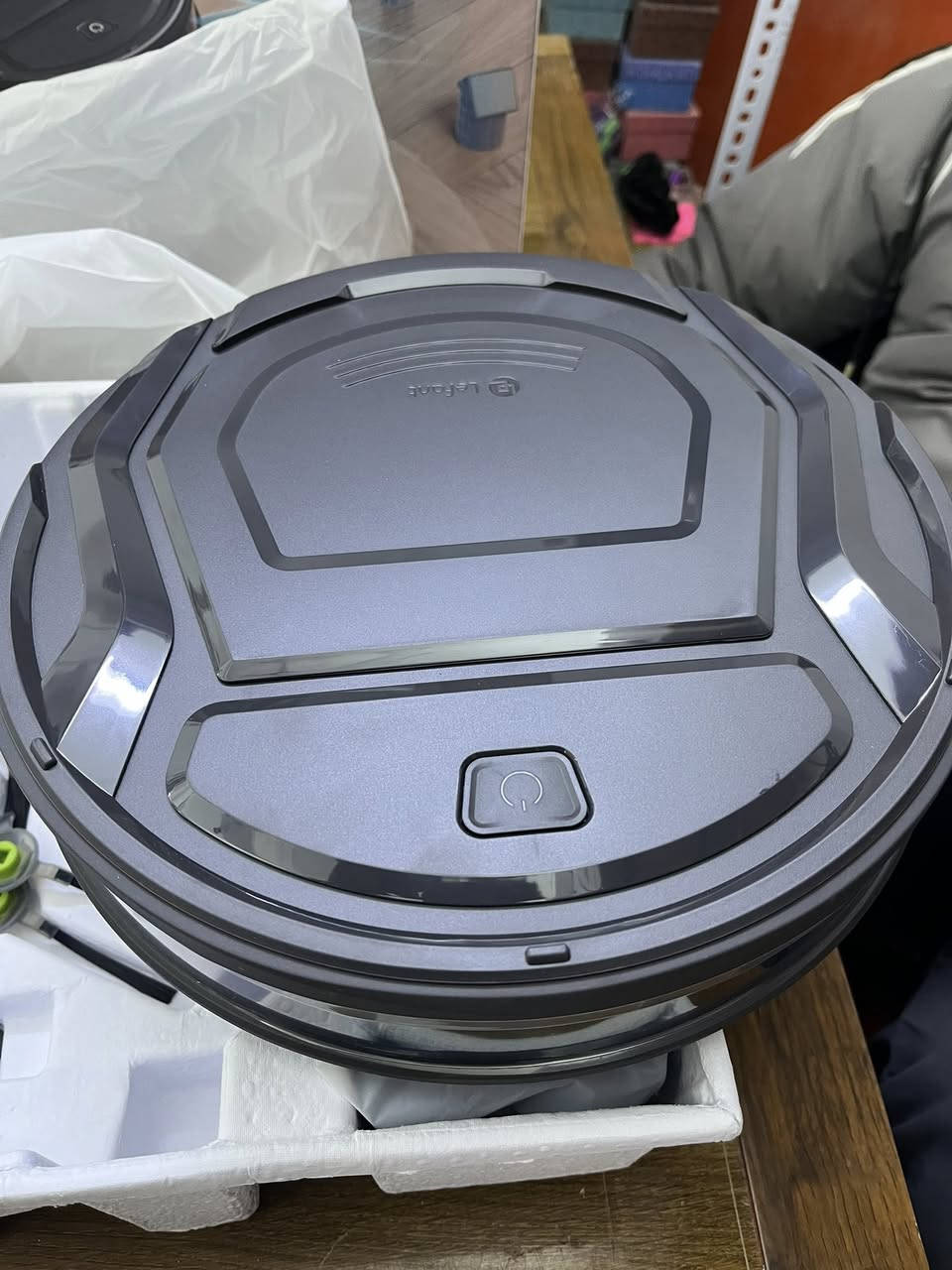 مكنسه ريبوت جديده ممستخدمه شغاله ملحقاتها كامله كنس فقط السعر ٥٠
للحجز وتساب ***********
