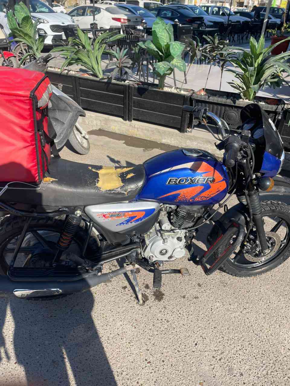 السلام عليكم شباب
بوكسر للبيع موديل ٢٠٢٢ 
الدراجه تخبل كلشي مناقصه ناقصه بس اليده مال هندر
ممفتوح برغي بيه الدراجه بلادي بيه نقوصات بسيطه كلش يعني تاخذه تشغل وتطلع بيه اوراقه كامله اصوليه بس ممرقمه ينفتح الترقيم تطلع بوجهك ترقم السعر مليوم ونص رايده وبيه مجال بسيط 1.500.000 وهذا رقمي *********** مكان الدراجه بغداد السيديه
