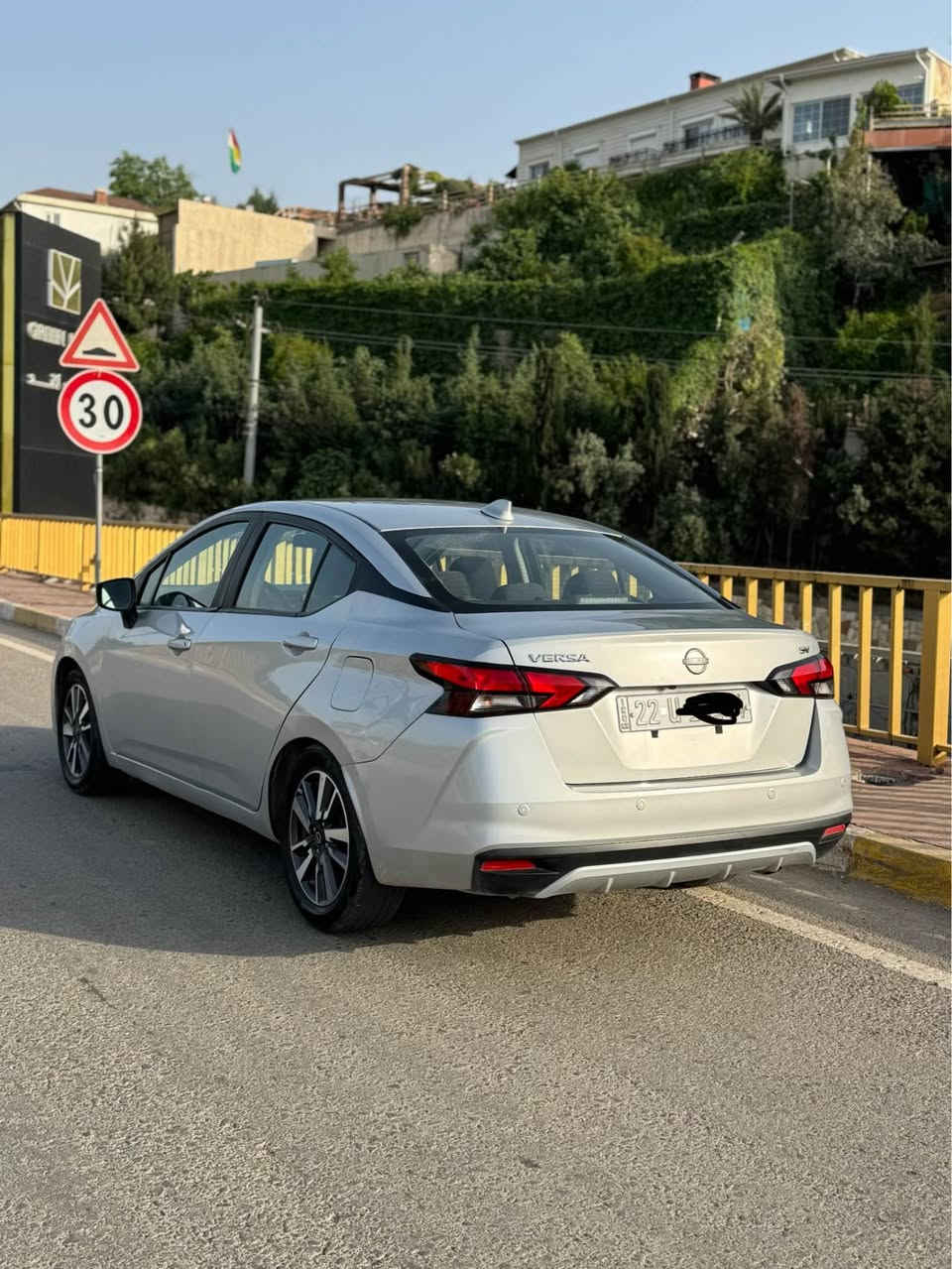 نيسان ڤيرسا موديل 2023 sv سياره كه 3بارجه ي سبوغه بيشي كه بسه سه نه وي شتي هه موي نويه 65000km رويشتوه سعريش 107مه جال 
*********** أربيل, العراق
