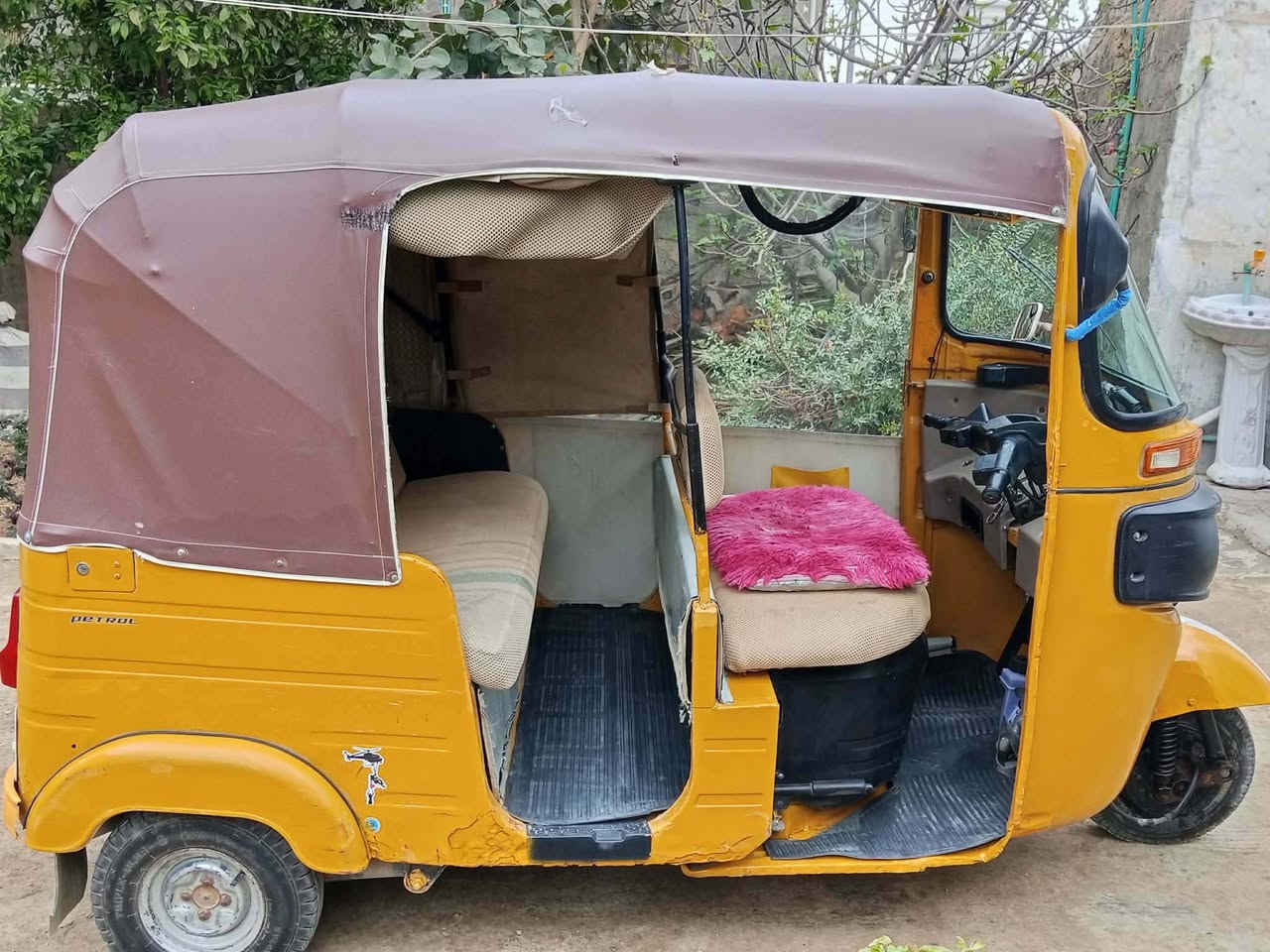 سلام عليكم تكتك 18 للبيع رقم وسنويه رقمه كربلاء تحويل ثاني يوم مكاني مسيب حي  ***********
