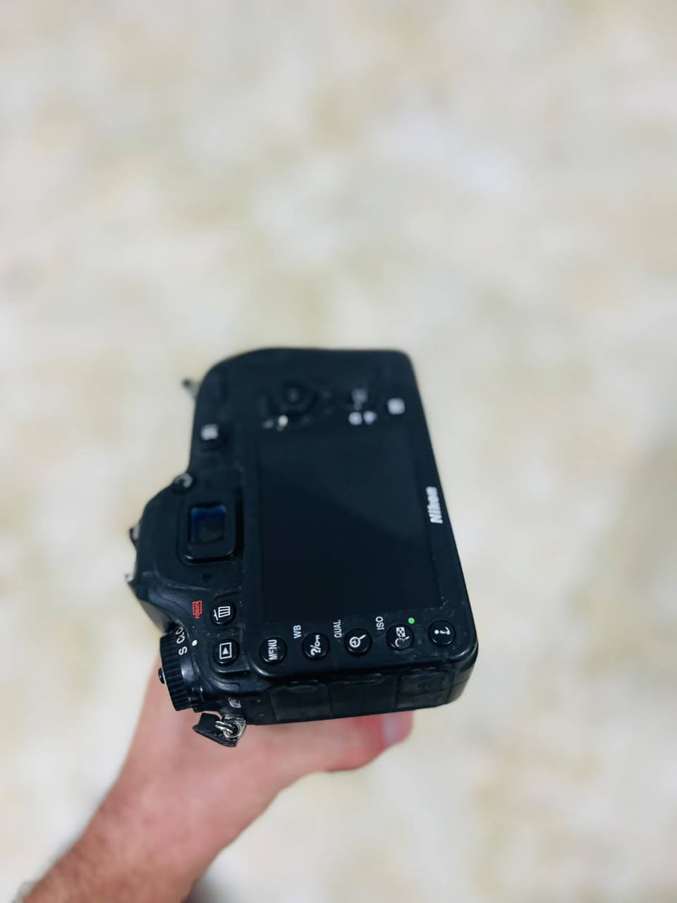 📸 Nikon D7200 للبيع – فرصة لا تعوض! 🔥

✅ المواصفات: • دقة 24.2 ميگابكسل • تصوير فيديو Full HD 1080p حتى 60fps • نظام فوكس احترافي 51 نقطة • تصوير متواصل 6 صور بالثانية • شاشة 3.2 إنش عالية الدقة • Wi-Fi وNFC مدمجان • عدسة Nikon 18.140  DX • جودة صور ممتازة وأداء احترافي

🎁 كامل الملحقات ✔️ العدسة ✔️ البطارية ✔️ الشاحن ✔️ غطاء العدسة ✔️ هود العدسة ✔️ حزام الكاميرا

🚚 التوصيل مجاني إلى جميع المحافظات 💰 السعر: 700 ألف دينار فقط

📩 للحجز والاستفسار: *********** 📞 اتصل أو راسلنا على واتساب، ونرد عليكم بأسرع وقت.
