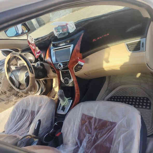 السلام عليكم 
الانتره للبيع 
موديل ١٢ 
محرك ١٨٠٠ المرغوب 
رقم دياله مشروع وطني جديده
تحكم ستيرن اشاير بل مري 
لايت زينون 
تبريد ثلج تدفئه نار 
ويل كب السياره 
تخم تاير.
بيه ٤ قطع رش بلبوب اثر شخوط بدون دواخل السياره الباقي مكفول 
سياره خير من الله حلوه تخل 
وارد خليجي السياره 
سعره ١١٥ وبيه مجال للشراي 
 مكاني طوز خورماتو للاستفسار اتصل *********** رجآ لحد يكسر بلسعر كلشي اكو بلسوك سلامي للجميع 🫡
