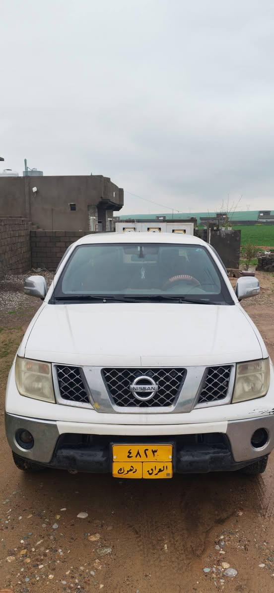 نيسان نيفارا موديل 2009 كير عادي رقم دهوك باسمي بيه شوية صبغ بين باب السائق والجاملغ  وشوية برأس الجاملغات الأمامية سعره 90 وبيه مجال للشراي غير متواجد عالفيس مكاني قضاء الحمدانية خابر وتدلل ***********
