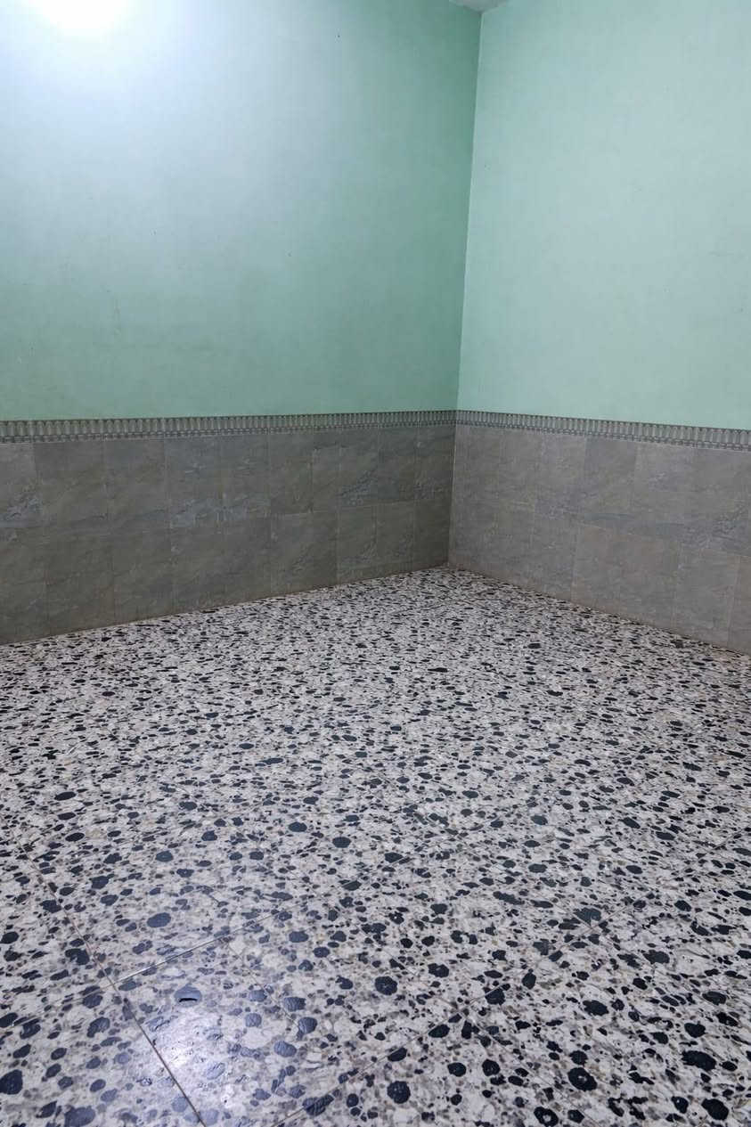 بيت للبيع زراعي قريب الجسر الرميثه مكانه كلش حلو قريب السوق كافه الخدمات بيه شارع 12 متر مساحه 90 متر البيت طابقين غرفه وهول ومطبخ وبراني جوه غرفتين واحده كامله والثانيه بعدي ما كامله بناء عكاده طابوك ***********وتساب
