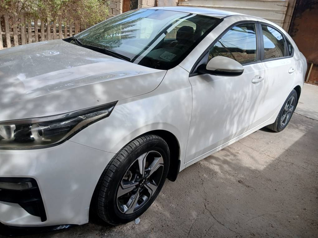 السلام عليكم كيا سيارتو موديل ١٩ شركة الدولية مكينة ١٦٠٠ كير محرك حدادة تمام بيه ملاحظات بارد والسونار موجود يمك نص فول بيع او امراوس السعر ١٤٠ بيه مجال بصيط العنوان شط العرب الصالحية  *********** البصرة, العراق
