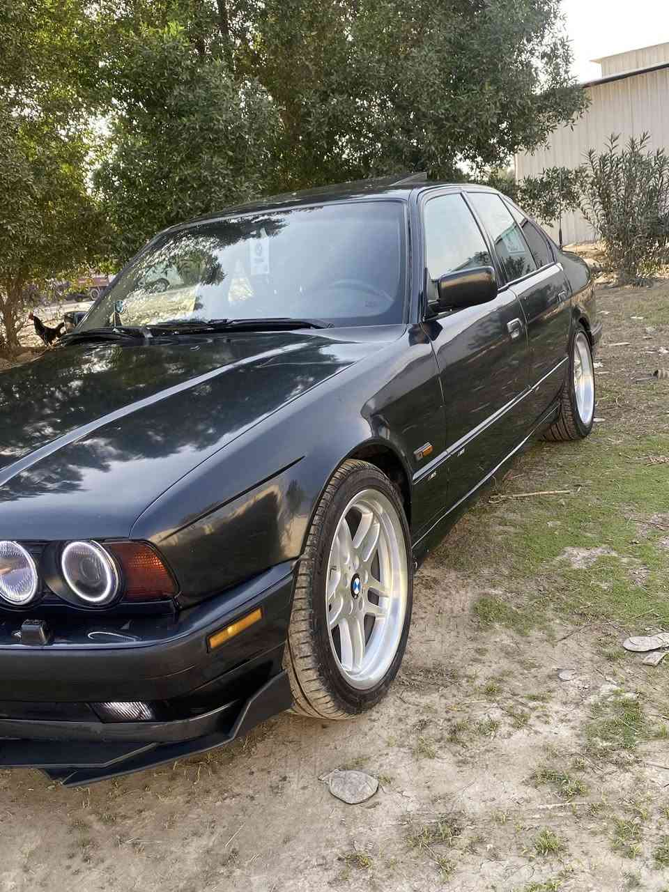 السلام عليكم
بي ام ٥٢٥ مسكر فانوس موديل ١٩٩٤ فول مواصفات كشنات كهرباء تجاوي كهرباء داخل جلد كارتير كوله جديد مابي فطر السياره كامله الحمد لله نقصها حداديه فقط نص عمر ويل ام جديد تخم تاير جديد باتري جديد مسوي ادامه منضومه احتراق كامله رقمها بغداد صاحبها يريد مداور  هاي كول تفاصيلها ليجيني واحد يكلي دزلي تفاصيل رايد مراوس مارسدس دب محور بطه بس كون نضيفه رقمي *********** مكان السياره بغداد الكراده وكل جمعه اتواجد بالحله سعرها ٧٠ ومجالها كلش قليل
