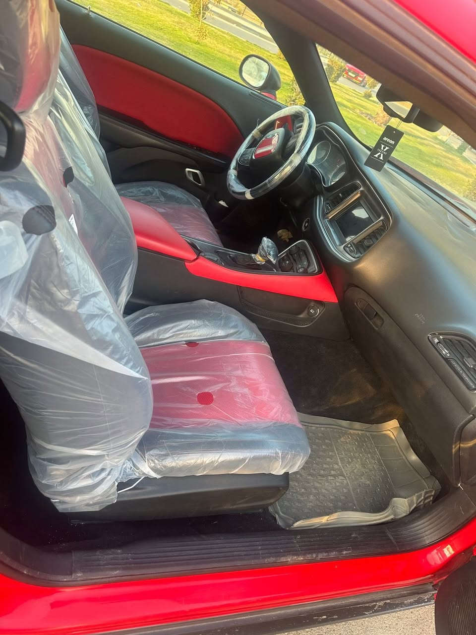 سلام عليكم  جالنجر موديل ٢٠٢١ sxt
فور ويل السياره رقم بغداد بسمي 
حادثه جاملغ وبنيد 
موصفات شاشا حساسات شوته رياضيه 
داخل جلد احمر مكينه سته سلندر بااقي الموصفات معروفه  الاستفسار الاتصال عله 
 مكان بغداد حي الاعلام 
 السعر ١٦٥ وبيه مجال ***********
