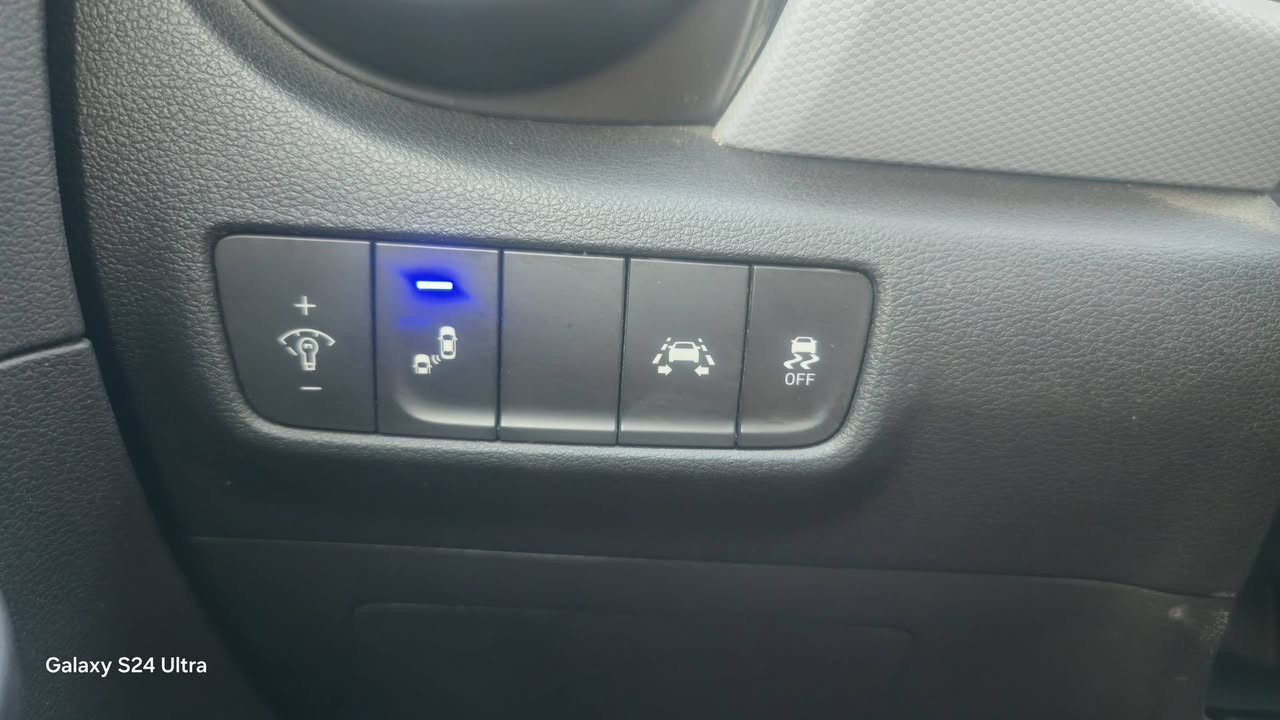 هونداي كونا 2021
محرك 2000 كير at
سياره فول ما عده فتحه 
حادث كما موضح بالصور 
سعر 133
ستفسار ***********
