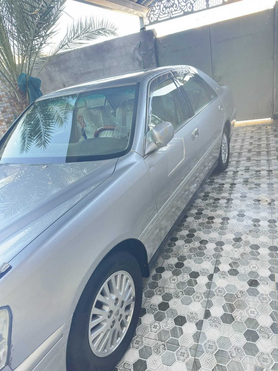 ‏سلام عليكم ‏ملكة كراون موديل 2000 رقم ذي قار سنويه 2027 ‏ كفالة عامة أربع دكم بدون فتحة بالقمره عنوان ذي قار الشطره الاستفسار اتصال على الرقم *********** غير متواجد بالفيس
