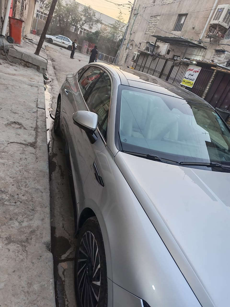 السلام عليكم
سوناتا موديل2025 هايبرد  
دخول جديد مرقم بغدادباسمي
السعر🔥🔥
لون رصاصي فول واحد عل واحد اعلى فئة 
محرك 2000 تنفس طبيعي هايبرد 
كامرة 360 درجة 
تمشي على الريموند 
رادار امامي جانبي خلفي 
 أربعة وضعيات قيادة 
تحديد مسار 
قيادة ذاتية 
كشنات تدفئة تبريد 
كشن السائق خزن
جنطه كهرباء 
شاشة متصله
اوتو هولد 
كشاف ضباب 
لايت زينون 4 عدسات 
انارة دشبول عل طول 
هيتر ستيرن
بانورما عل طول السقف 
داتا شوب 
سماعات Bose 
هندبريك بصمه 
عداد متغير الآوان 
جامات خلفيه بردات بلادية  
ماشية السيارة 25الف كيلو متر 
مكان السيارة بغداد شارع الفلاح 
ملاحظه السيارةحادثه فقط قبق الجنطه مصلح نفسه بدوان ايرباك              *********** واتساب ‭0787 099 2316‬
شراي يتصل
