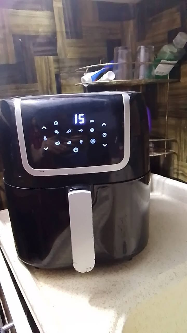 قلايه هوائيه للبيع نضيفه وشغاله حجم كبير السعر 45العنوان بغداد الشعب الاستفسار اتصل على الرقم ***********
