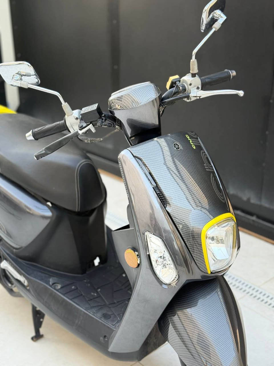 للبيع دراجة نارية (سكوتر) بحالة ممتازة
 • الاستخدام: خفيف ونظيف
 • اللون: رصاصي مع أصفر
 • الحالة: جديدة، ما بيها أعطال
 • الموديل: سكوتر عملي ومريح للمدينة
 • الصيانة: منتظمة وجاهزة للاستخدام فوراً

السعر: (خاص)
الموقع: (كربلاء )
للتواصل خاص أو اتصال على ***********. كربلاء, العراق
