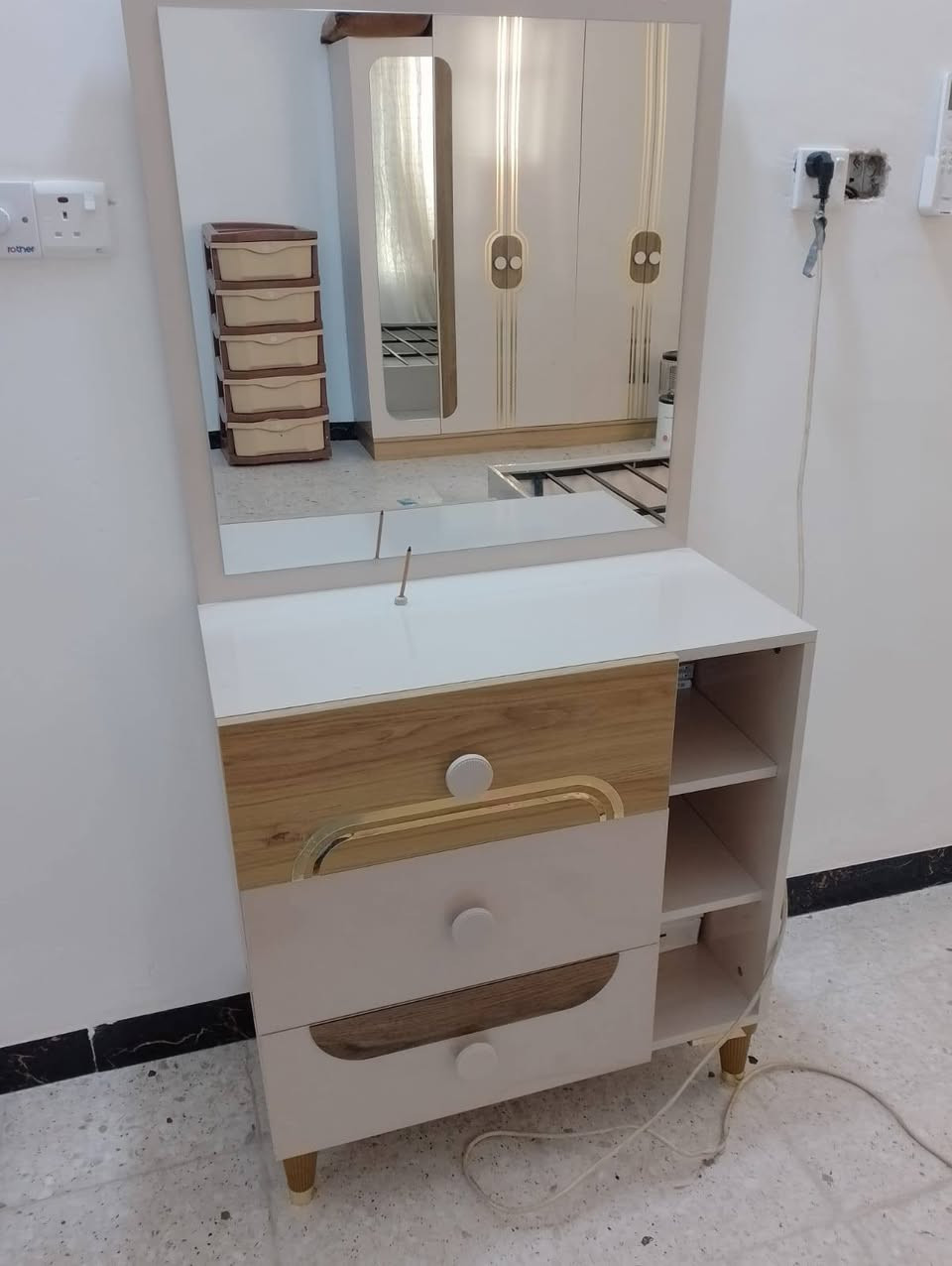 غرفه نوم جديده ما مستعمله ابد سعر 800 وبيه مجال ‏ اي ستفسار تصال على هذه رقم‪***********‬‏
