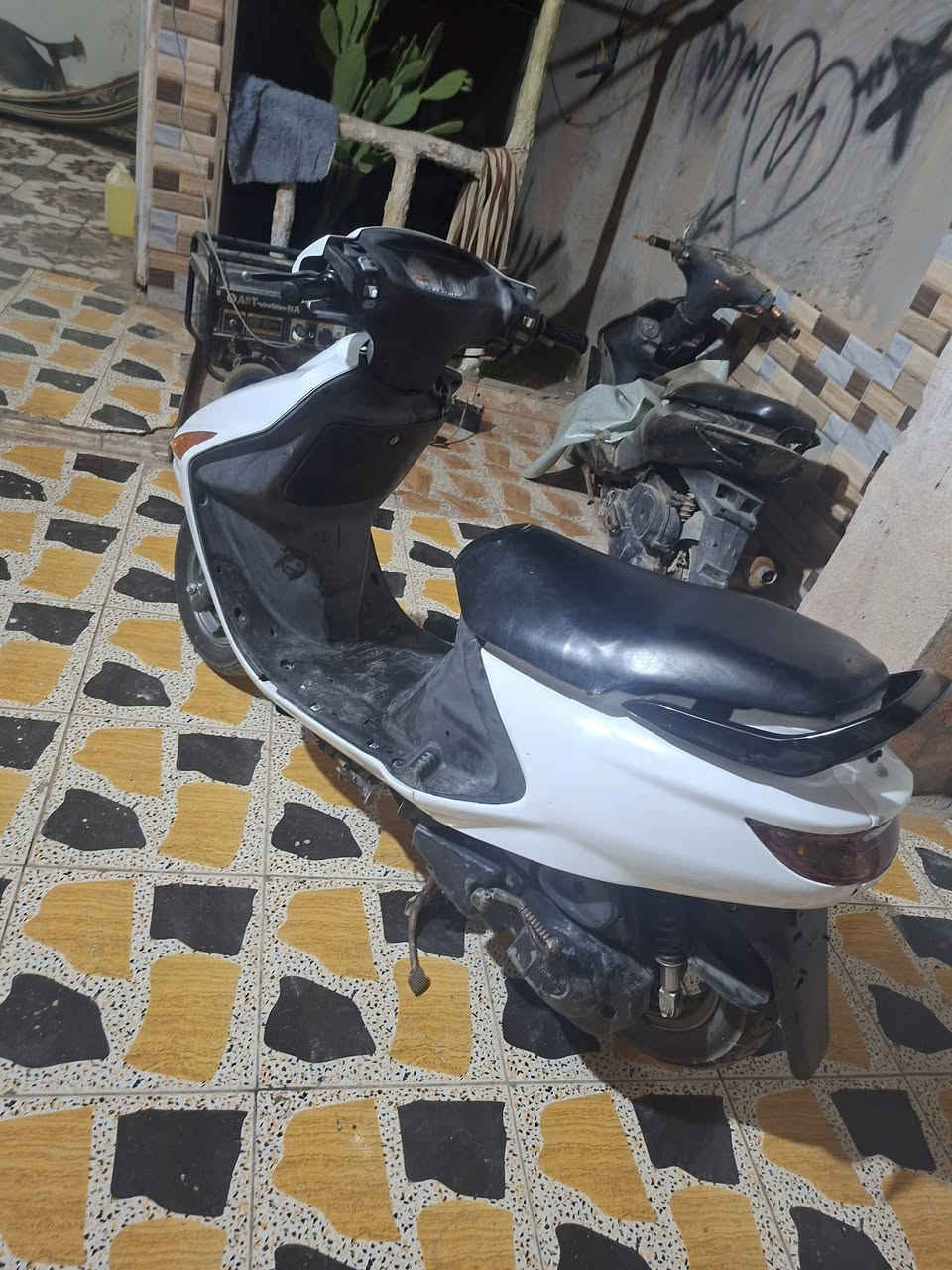 فراشه نثية محرك حاويه مكان بني منصور ***********
