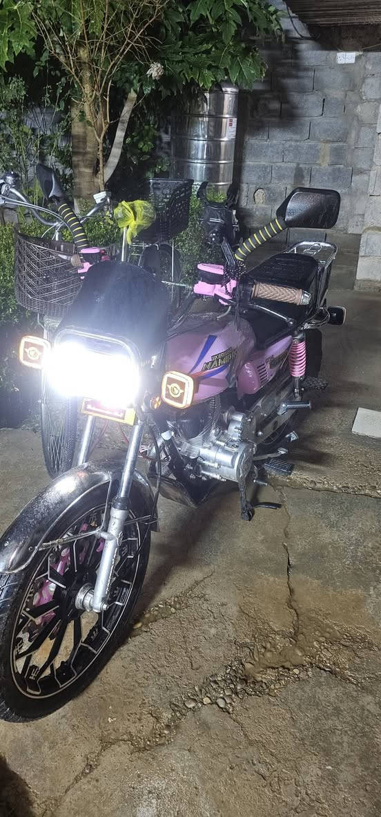 السلام عليكم دراجه ايراني نضيفه لك دراجه مودين 25 بصمتين وسويجين دراجه نكره محرك لك ممفتوم محرك 200 للبيع استفسار اكثر ***********بي واتساب
