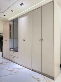 مودرن • قياسات ضخمه • زجاج برونزي