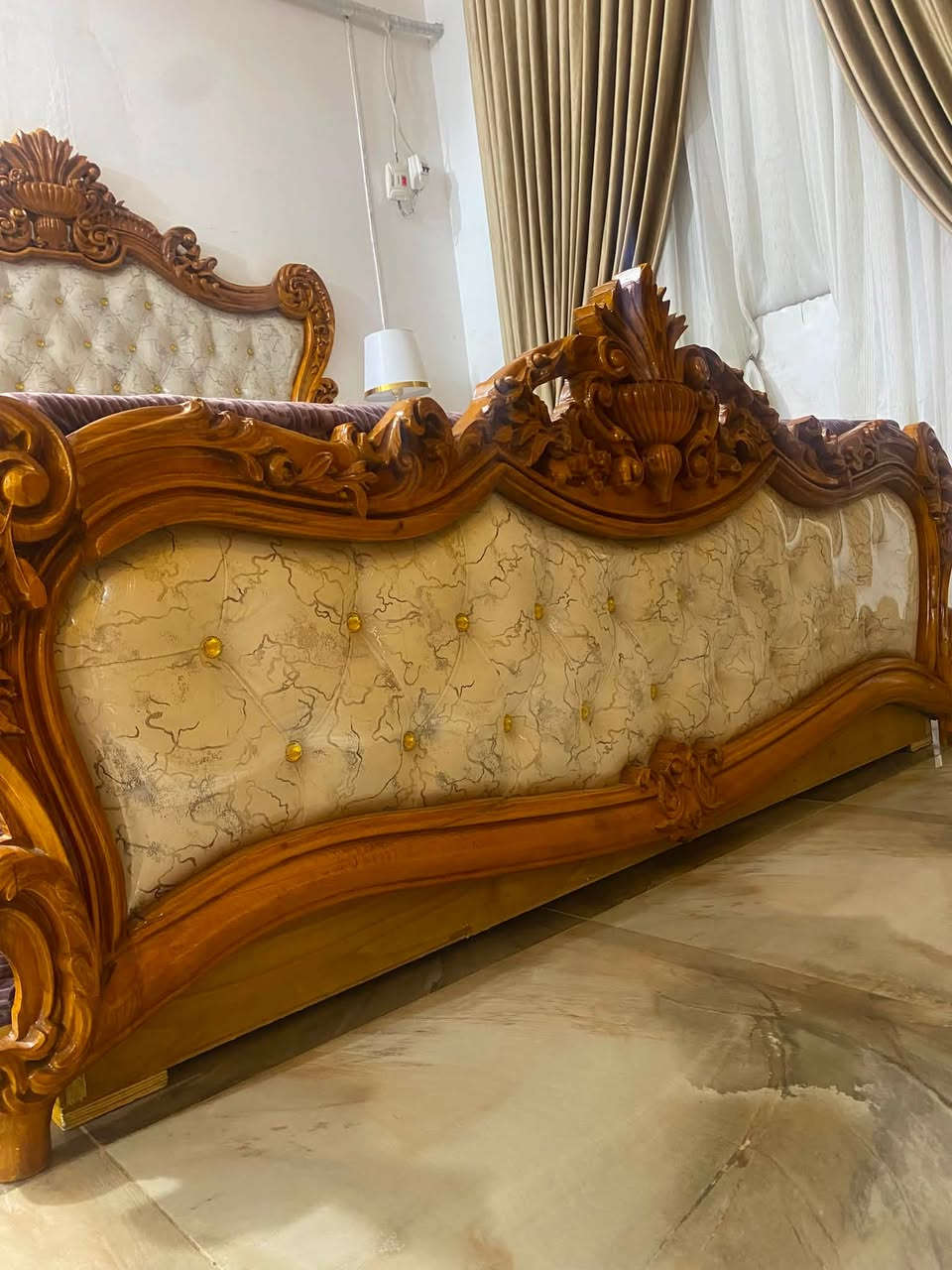 السلام عليكم
غرفه للبيع خشب صاج احطاطه استخدام قليل صارله اشهر ماخذيها ب ٣ مليون ونص خشب زان صبغ حراري وجربايه مخزن درجه اولى السعر مليونين وربع وبيه مجال الاستفسار ***********
