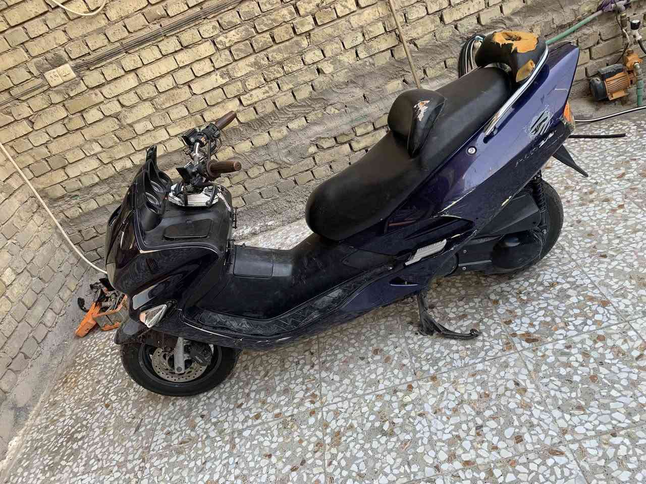 فورزه 06 كفراتها يرادلها ترتيبات مكينه بلاد مامفتوح برغي بيها ولامبدل بيها شي  دبلات جديده تايرات جديده اوراقها موجوده 

*********** هذا رقمي مكاني بلديات
