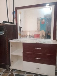ميز تواليت • نظيف